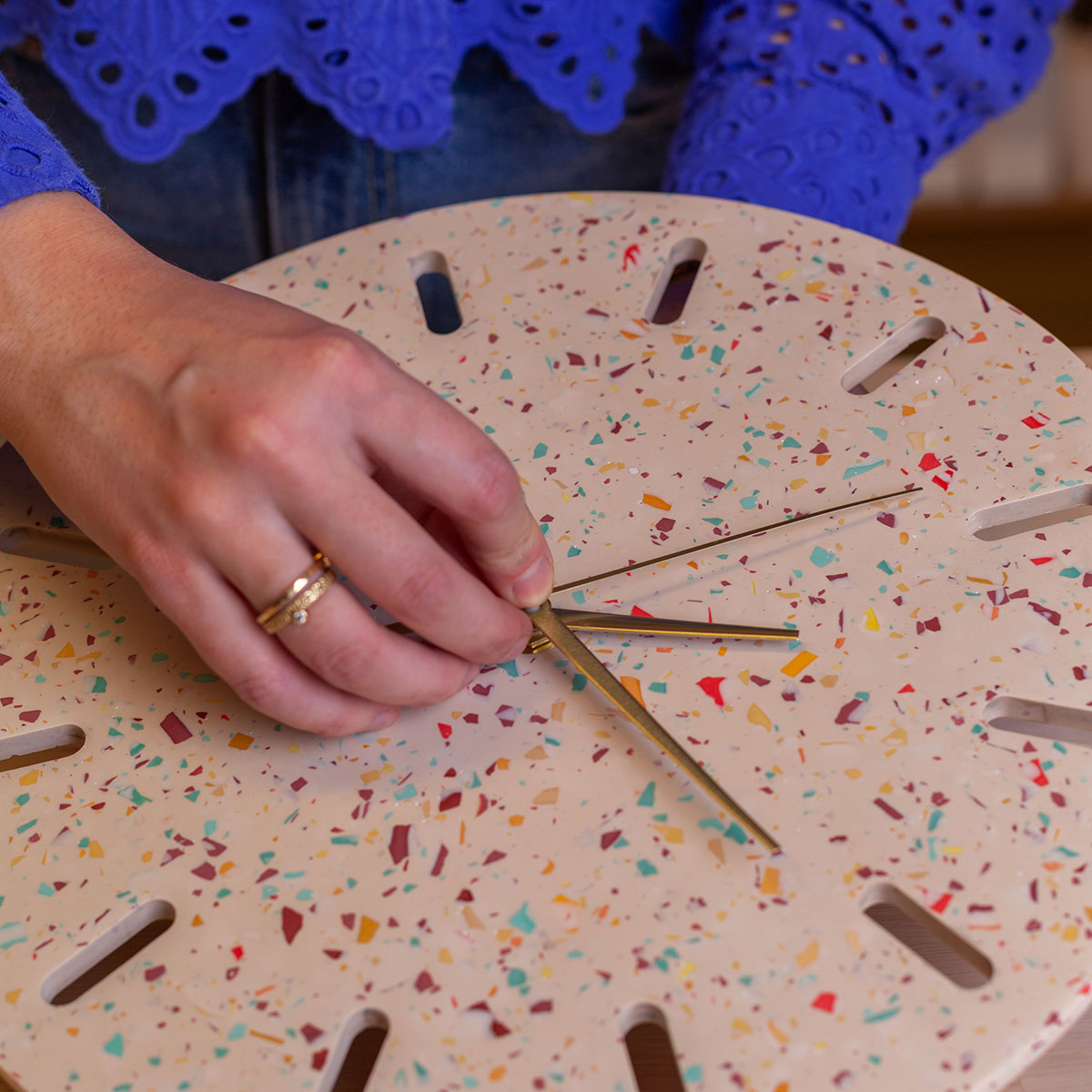 Klok terrazzo workshop uurwerk creatief torhout fonk workshops